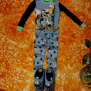 Jurassic World sleepwear and slipper set..Size 10 New!
